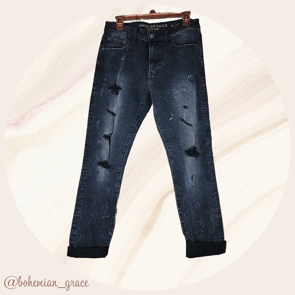 ⏰GONE 3/20!! *NWOT* American Eagle Distressed Black Straight Leg Jeans size 4
